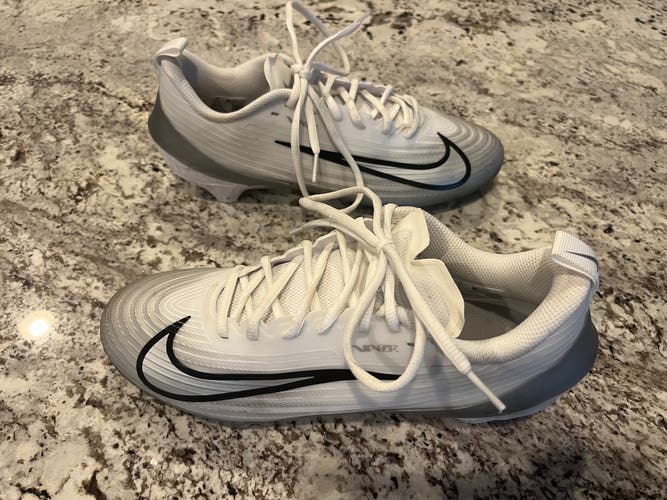 White Men's Size M 9.0 (W 10.0) Adult Nike Vapor Low Top Molded Cleats (Used)