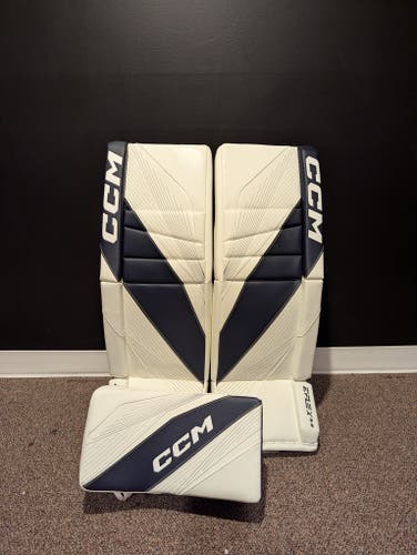 33"+1 CCM EFlex 6.9 Goalie Leg Pads