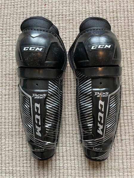 Youth CCM Tacks 9550 Shin Pads 9" (Used)