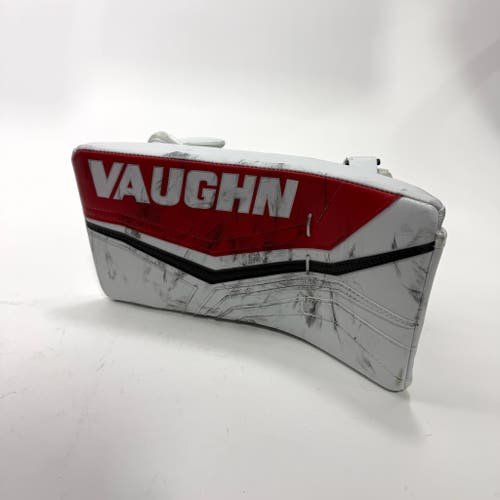 Used Chicago Blackhawks Regular Vaughn V10 Goalie Blocker | Petr Mrázek | BH396