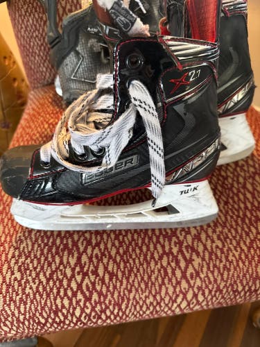 2019 Bauer Vapor X2.7 Hockey Skates Size 3 (Used)