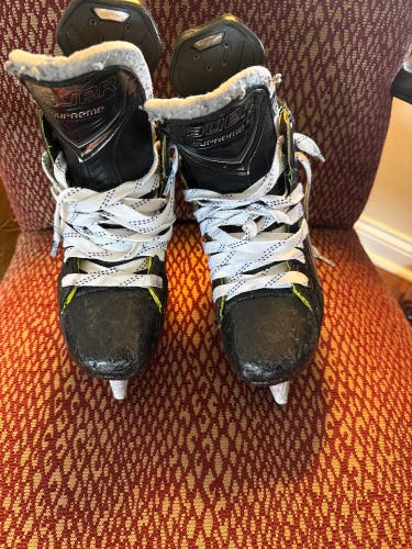 Black/Gray 2022 Bauer Supreme M5 Pro Hockey Skates Regular Width Size 2.5 (Used)