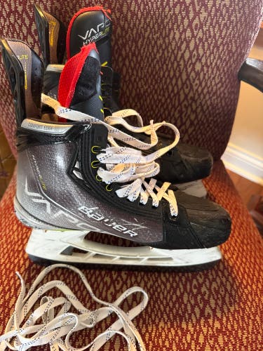 Black/Gray 2021 Bauer Vapor Hyperlite Hockey Skates 7.5 (Used)