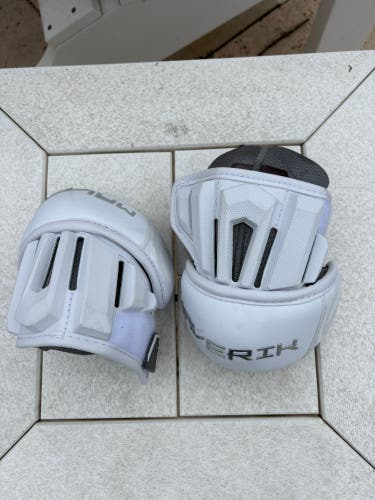 Maverik Max Arm Pads (white)