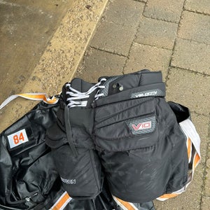 Senior XL 2023 Vaughn V10 Pro Carbon Hockey Goalie Pants (Used)