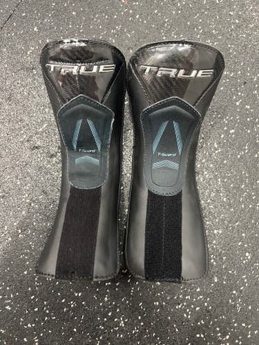 True Catalyst Hockey tongues 7.5 (New)