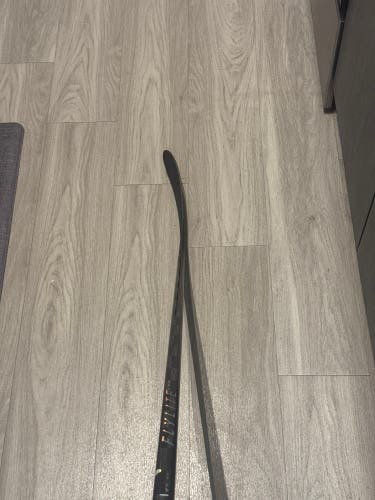 Senior Bauer Vapor Flylite Right Handed Hockey Stick P28 77 Flex Pro Stock (New)