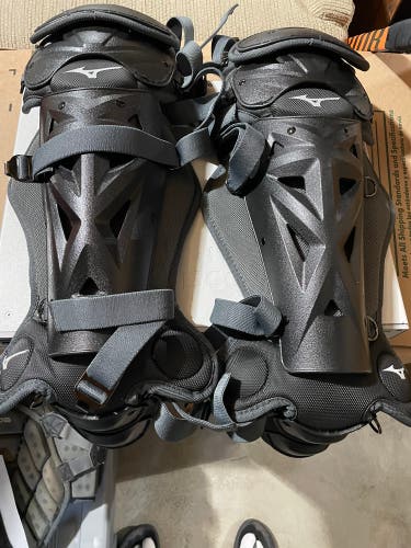 Mizuno Samurai Catcher's Leg Guard (New)