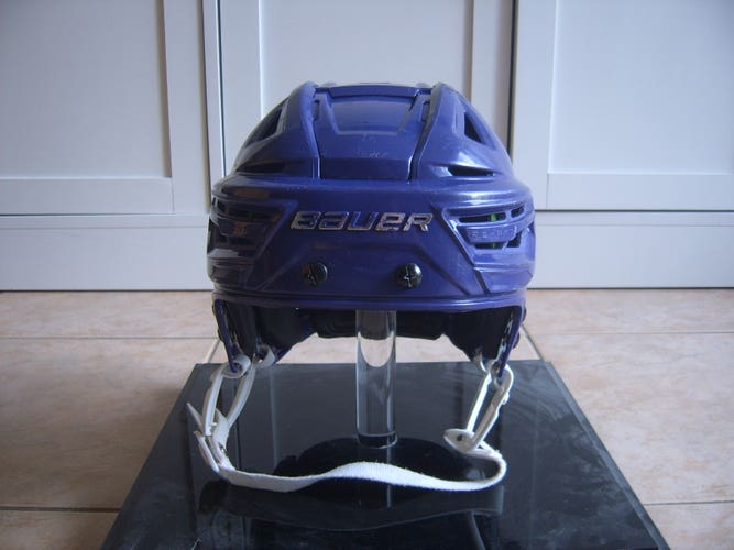 Good Condition  Bauer Re-Akt 155 Senior Hockey Helmet Purple sz Small