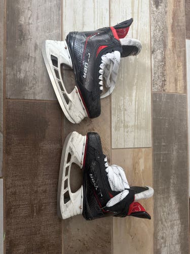 2021 Bauer Vapor 3X Pro Hockey Skates Extra Wide Width Size 3 (Used)