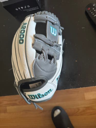 2024 Wilson A2000 RH Infield Softball Glove 11.75" (New)