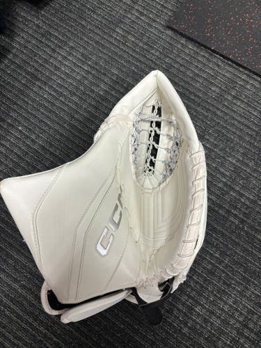 CCM Extreme Flex 6 Pro Regular (New)