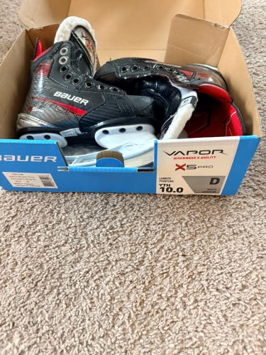 Black 2023 Bauer Vapor X5 Pro Hockey Skates Regular Width 10 (Used)