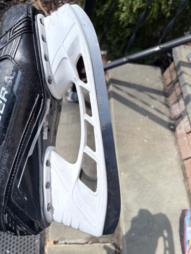 2022 Bauer Supreme Mach Hockey Skates 8 (Used)