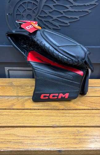 CCM Extreme Flex 7 Pro Regular Catch Glove (New)