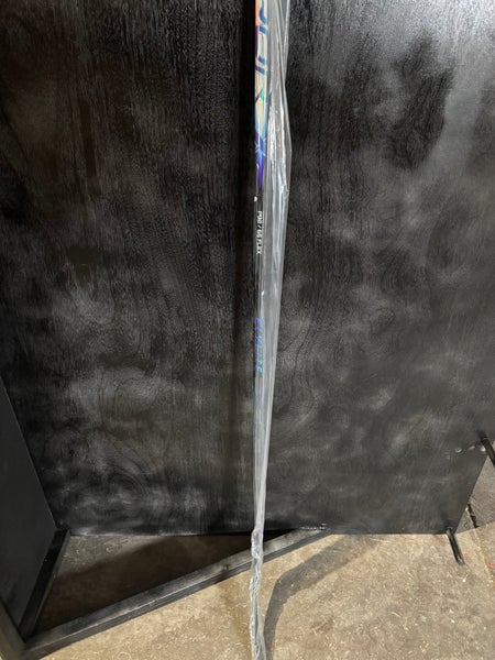 Intermediate Bauer Vapor Flylite Right Handed Hockey Stick P92 65 Flex (New)