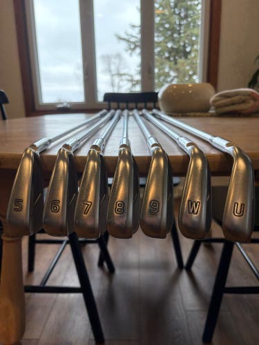 Men's 2022 Ping i525 Right Handed Iron Set Stiff Flex (7 Clubs) #5 - #9, PW, GW Steel Shaft (Used)