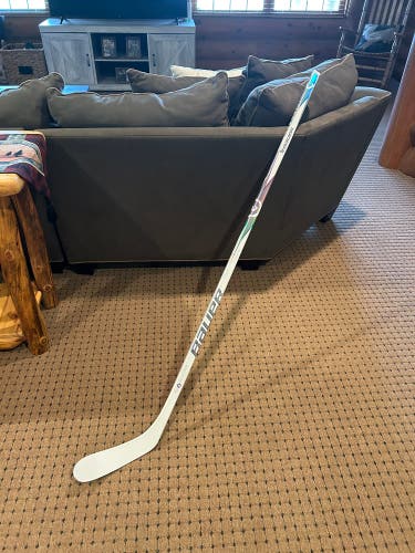 New All White Senior Bauer Proto2 Right Handed Hockey Stick P28 77 Flex