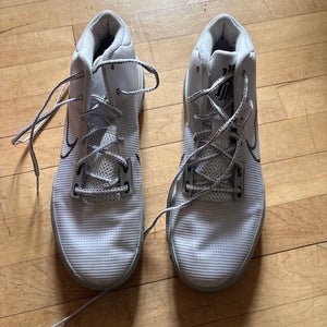 Men's Size M 12.5 (W 13.5) Nike Shoes (Used)