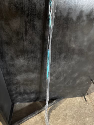 Senior Bauer Pulse Right Handed Hockey Stick P28 70 Flex (New)