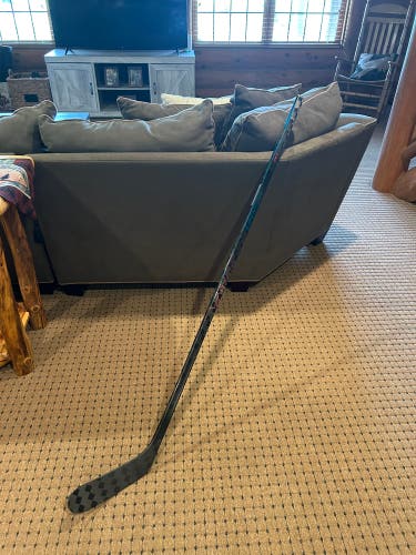 Senior CCM Vizion Right Handed Hockey Stick P28M 75 Flex (Used)