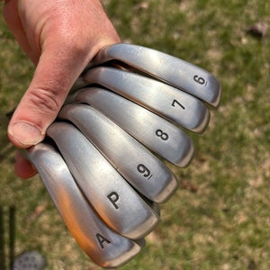 Men's 2019 Sub 70 699 Right Handed Iron Set Regular Flex 6 Pieces Graphite Shaft (Used)