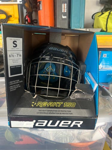 Small Bauer Re-Akt 150 Helmet (New)