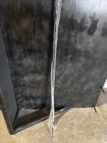 Intermediate Bauer Nexus 7000 Right Handed Hockey Stick PM9 60 Flex (New)