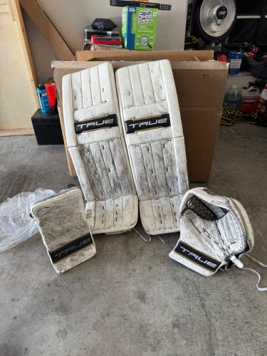 35" True L87 Regular Goalie Full Set (Used)