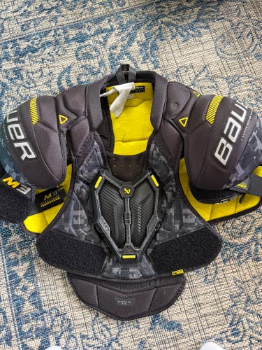 Men's Medium Intermediate Bauer Supreme M3 Shoulder Pads (Used)