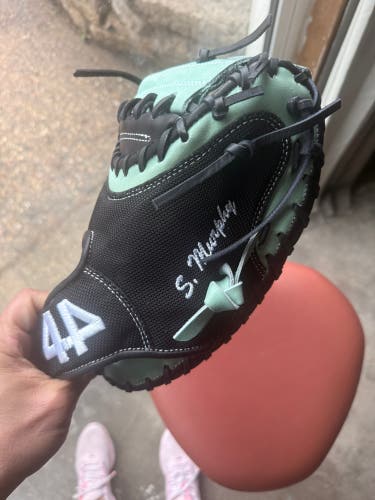 44 Pro Signature Series RH Catcher's Baseball Glove 33.5" (New)