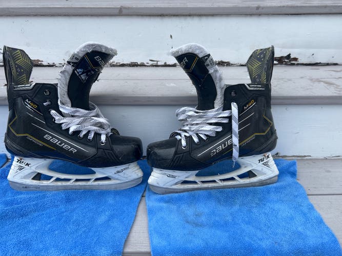 Black Bauer Supreme M4 Hockey Skates Regular Width 8 (Used)
