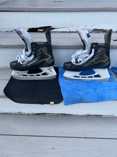 Black Bauer Supreme M4 Hockey Skates Regular Width 7.5 (Used)