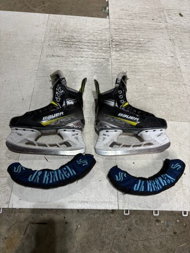 2023 Bauer Vapor X4 Hockey Skates Regular Width Size 2 (Used)