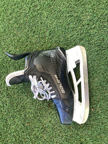 Black 2024 Bauer Supreme Shadow Hockey Skates Regular Width 9 (Used)