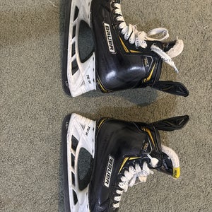 Black Bauer Supreme Ignite Pro+ Hockey Skates Regular Width 6 (Used)