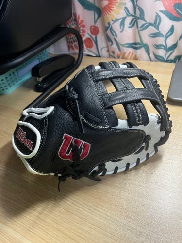 Wilson A1000 Fastpitch Softball Catchers Mitt