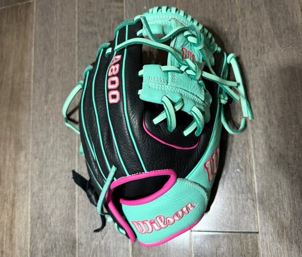 2025 Wilson A800 RH Baseball Glove 11.5" (Used)