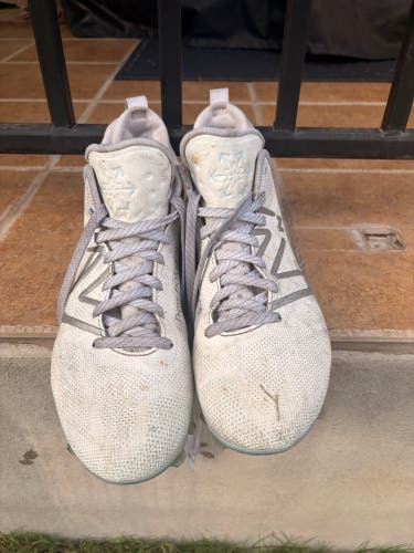 White Men's Size M 10.0 (W 11.0) Adult New Balance Freeze 3.0 Mid Top Molded Cleats (Used)