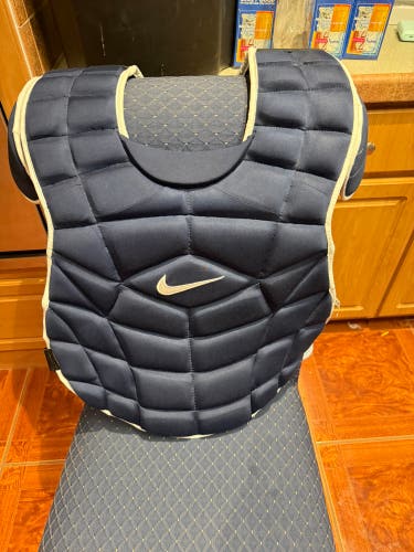 Nike vapor Catcher's Chest Protector (New)