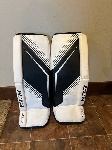 26" CCM YTFlex 2 Goalie Leg Pads (Used)