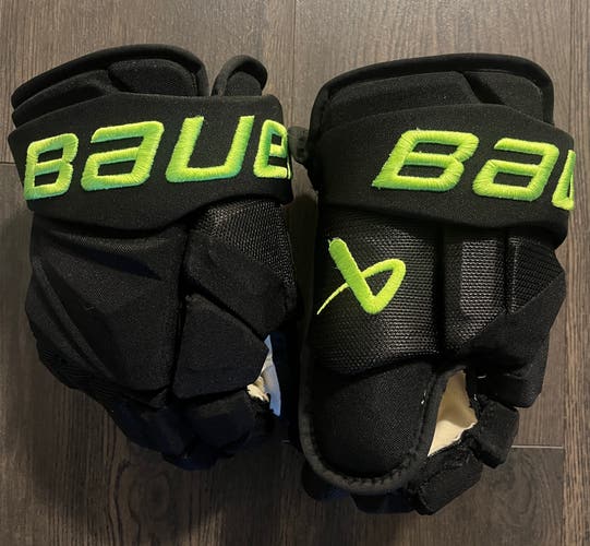13” Dallas Stars Blackout/Third Bauer Vapor Hyperlite Gloves Pro Stock