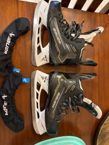 2024 Bauer Supreme M40 Hockey Skates EEE 8.5 (Used)