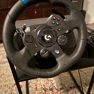 Logitech G923 racing wheel (Xbox/PC)