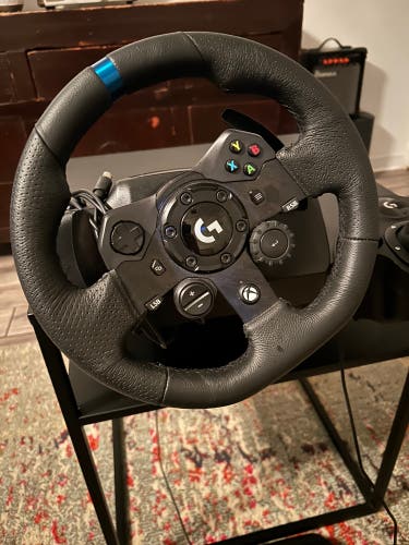 Logitech G923 racing wheel (Xbox/PC)