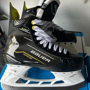 2024 Bauer Supreme M30 Hockey Skates Regular Width 6 (New)