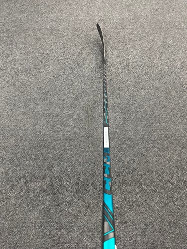 CCM Vizion Junior Right Hand Hockey Stick P28+1/4 40 Flex (New)