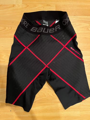Bauer core short Adult Small (New)