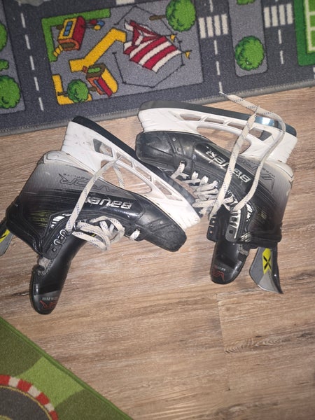 Bauer Vapor Hyperlite 2 Hockey Skates 9 (Used)