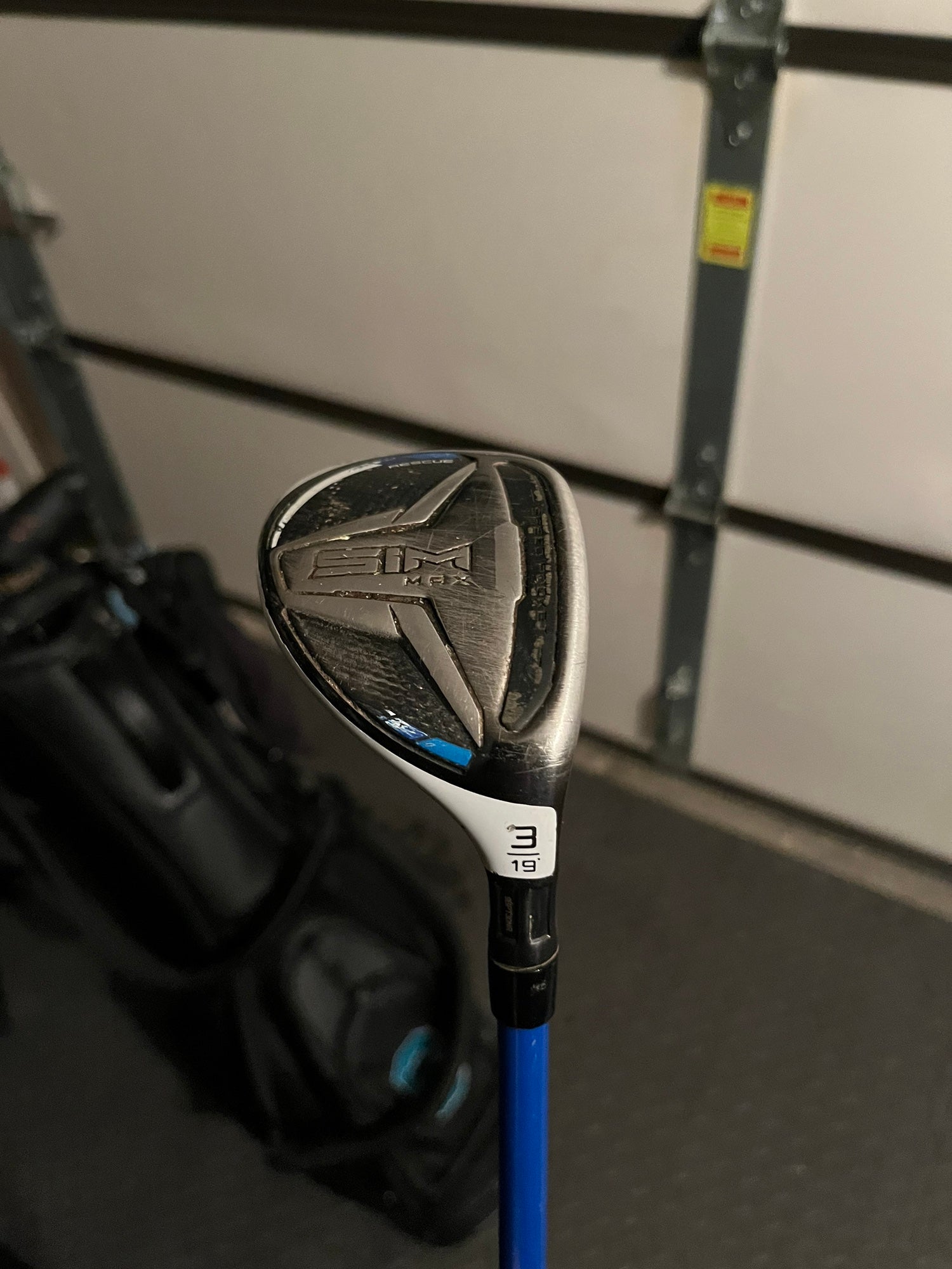 Used RH TaylorMade SIM DHY 3 iron stiff Flex graphite Shaft